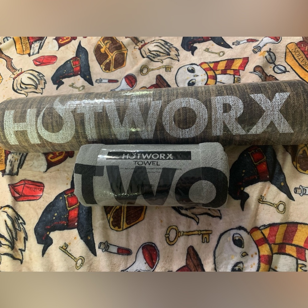 New HOTWORX matt and towel